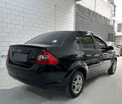 fiesta sedan 16 2009 carro barueri sp ford fiesta sedan 16 2009 8v class flex 120000km alarme ar condicionado banco com regulagem de altura direcao hidraulica farois de milha rodas de liga leve som travas eletricas vidros eletricos carro barueri sp ford fiesta sedan 16 2009 flex manual sedan 120000 preto 4 portas