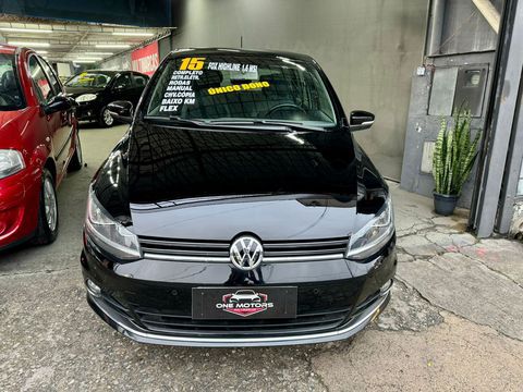 volkswagen fox 16 msi highline 2015 carro sao bernardo do campo sp volkswagen fox 16 msi highline flex manual 2015 r 51900 _ completo e aprovado 100 _ air bags frontais _ direcao eletrica _ comando no volante _ sensor de estacionamento dt _ rodas de liga leve _ freios abs _ revisado e com garantia one motors multimarcas aqui seu sonho se torna realidade aqui o seu usado vale muito trabalhamos com todos os bancos buscando sempre a melhor taxa para voce cliente com uma pequena entrada e parcelas que cabem no seu bolso garantia seguranca procedencia one motors certeza do melhor negocio nos reservamos no direito de qualquer tipo de erro de digitacao entre em contato com a loja volkswagen fox 2015 flex hatch carro sao bernardo do campo sp volkswagen fox 2015 flex manual hatch 85430 preto 4 portas alarme ar condicionado banco com regulagem de altura computador de bordo encosto de cabeca traseiro retrovisores eletricos sensor de estacionamento volante com regulagem de altura airbag ar quente desembacador traseiro travas eletricas vidros eletricos rodas liga leve farol de neblina