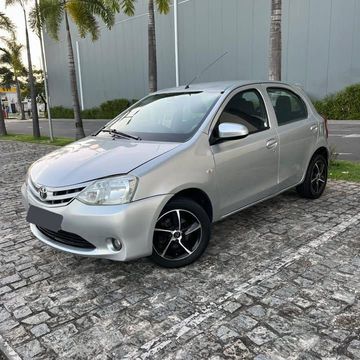 toyota etios 13 x 2015 carro barueri sp toyota etios 13 x 2015 novissimo prata direcao hidraulica chave reserva e manual pneus novos ar condicionado vidro eletrico nas 4p computador de bordo bancos de couro pneus novos carro barueri sp toyota etios 13 x 2015 flex manual hatch 76000 prata 4 portas