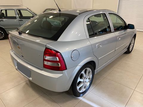 astra 20 advantage 2011 carro sao paulo sp km 24000 ano 2011 portas 4 portas combustivel gasolina cambio manual cor prata motor 20 carro sao paulo sp chevrolet astra 2011 gasolina manual hatch 24000 prata 4 portas