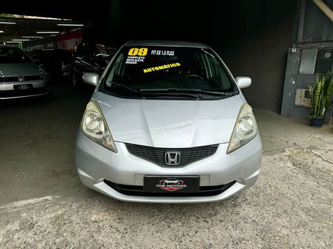 honda fit ex 15 flex automatico 2009 carro sao bernardo do campo sp e um compacto versatil que se destaca por seu otimo espaco interno eficiencia e confiabilidade o modelo oferece um bom equilibrio entre desempenho e economia de combustivel sendo ideal tanto para uso urbano quanto para viagens mais longas entrada parcelada em 24x troca com troco one motors certeza do melhor negocio nos reservamos no direito de qualquer tipo de erro de digitacao carro sao bernardo do campo sp honda fit 2009 flex automatico hatch 192665 prata 4 portas alarme ar condicionado computador de bordo encosto de cabeca traseiro retrovisores eletricos rodas de liga leve volante com regulagem de altura airbag ar quente desembacador traseiro travas eletricas vidros eletricos cd player