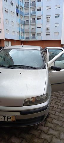 Fiat Punto 5 portas  8237