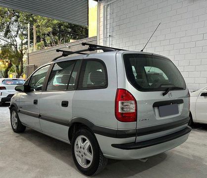 zafira 20 comfort 2006 carro barueri sp chevroletzafira 20 comfort 2006 flex manual 2006 133000km 7 lugares ar digital banco com regulagem de altura direcao hidraulica farol de neblina retrovisores eletricos rodas de liga leve travas eletricas vidros eletricos nas 4 portas carro barueri sp chevrolet zafira 20 comfort 2006 flex manual van prata 4 portas