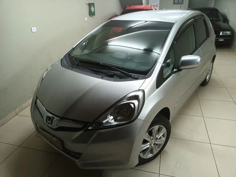 honda fit lx 2013 automatico carro barueri sp honda fit lx 2013 automatico apenas 44mil km 04 pneus novos direcao eletrica bancos de couro manual e chave reserva carro barueri sp honda fit lx 2013 automatico 2013 flex automatico hatch 44000 prata 4 portas