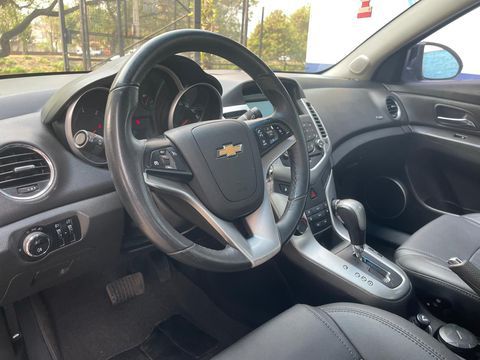 cruze sedan lt 18 flex aut carro piracicaba sp carro impecavel unico dono laudo cautelar aprovado financiamento em ate 60 x entrada em ate 21 x no cartao de credito possui 4 pneus novos chevrolet cruze 2013 flex sedan carro piracicaba sp chevrolet cruze 2013 flex automatico sedan 126000 preto 4 portas alarme ar condicionado banco com regulagem de altura computador de bordo controle de tracao encosto de cabeca traseiro controle automatico de velocidade retrovisores eletricos rodas de liga leve sensor de chuva sensor de estacionamento volante com regulagem de altura bancos em couro airbag freio abs ar quente desembacador traseiro travas eletricas vidros eletricos direcao hidraulica cd player rodas liga leve radio farol de neblina