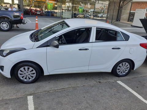 unica dona r 3150000 carro sao paulo sp hb20s hyundai hb20s 2014 flex sedan carro sao paulo sp hyundai hb20s 2014 flex manual sedan 105000 branco 4 portas alarme ar condicionado banco com regulagem de altura computador de bordo encosto de cabeca traseiro airbag freio abs ar quente desembacador traseiro travas eletricas vidros eletricos direcao hidraulica