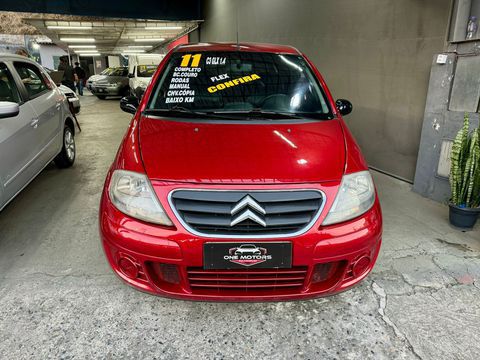 citroen c3 glx 14 flex 2011 carro sao bernardo do campo sp completo laudo cautelar aprovado 100 nenhuma batida baixa km parece novo veiculo de nao fumante licenciado revisoes realizadas varios opcionais nossa loja mantem o estoque de seminovos e multimarcas todos revisados com garantia inclusive com toda a documentacao regularizada e com garantia de procedencia tudo para que voce tenha total seguranca na compra de seu seminovo temos uma equipe de vendas qualificada one motors certeza do melhor negocio nos reservamos no direito de qualquer tipo de erro de digitacao citroen c3 2011 flex hatch carro sao bernardo do campo sp citroen c3 2011 flex manual hatch 107000 vermelho 4 portas alarme ar condicionado banco com regulagem de altura computador de bordo encosto de cabeca traseiro retrovisores eletricos rodas de liga leve bancos em couro ar quente desembacador traseiro travas eletricas vidros eletricos radio